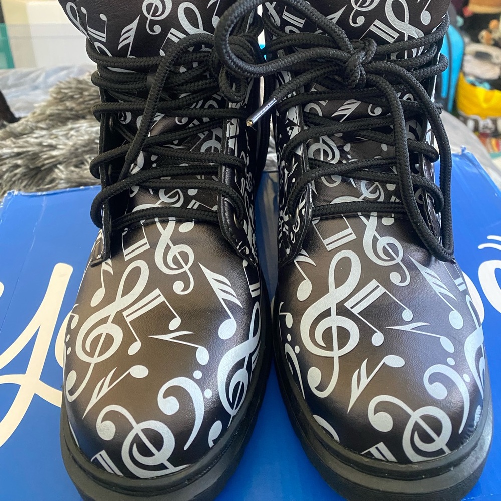 Wow!! New in Box. Yes We Vibe music lover combat boots Size 42